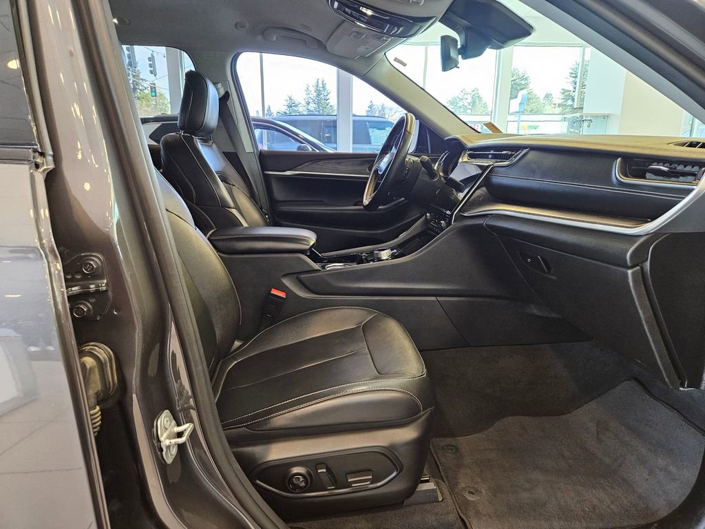 Used 2022 Jeep Grand Cherokee L Limited image 24