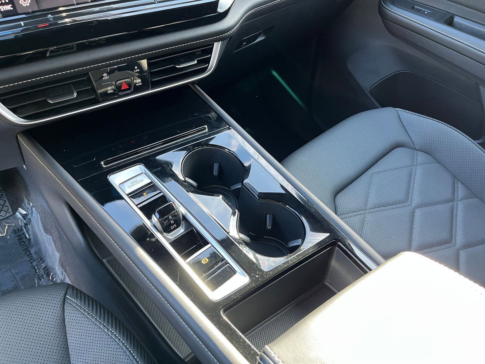 Used 2024 Volkswagen Atlas Cross Sport SE image 43