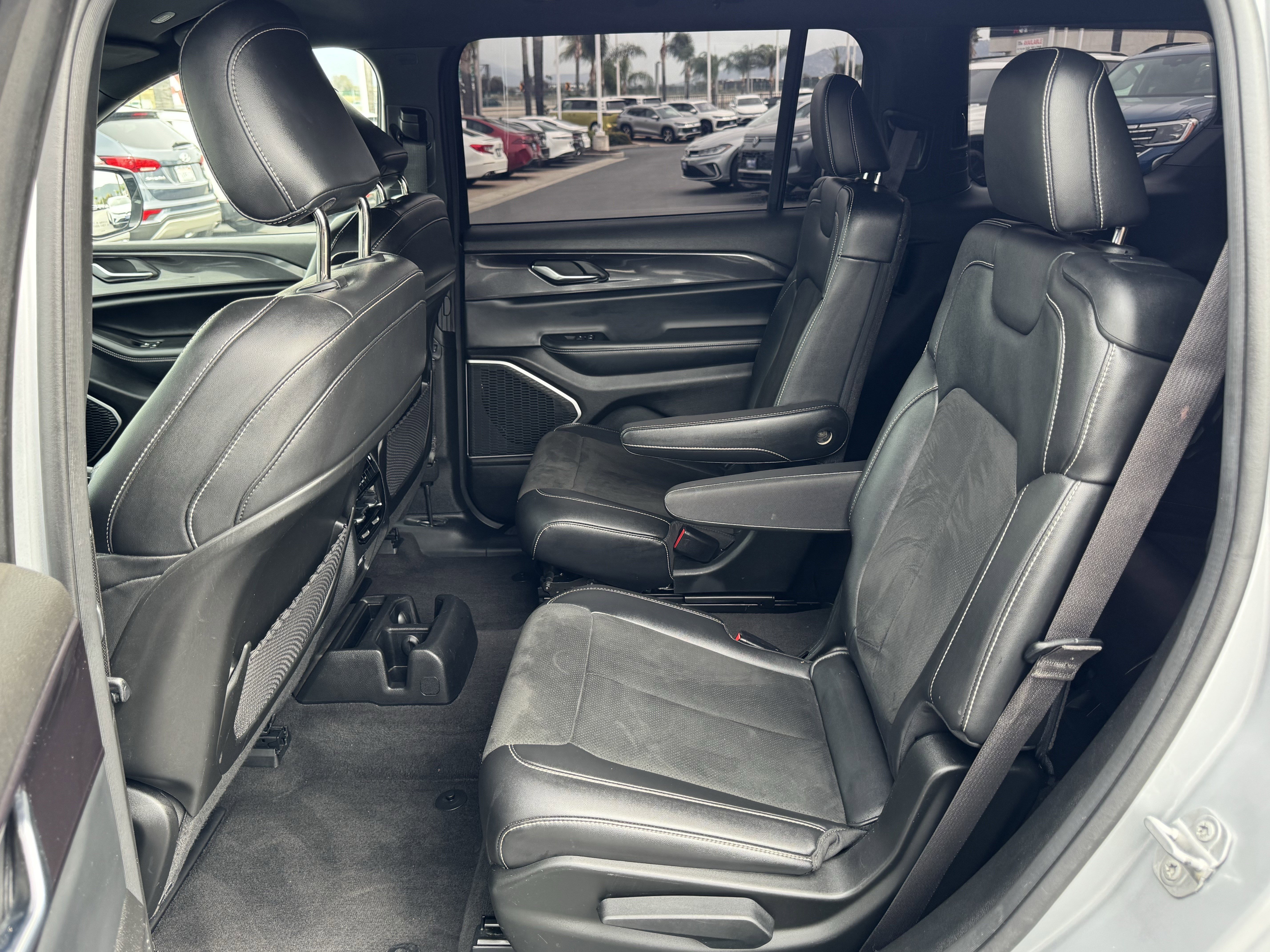 Used 2021 Jeep Grand Cherokee L Laredo image 34