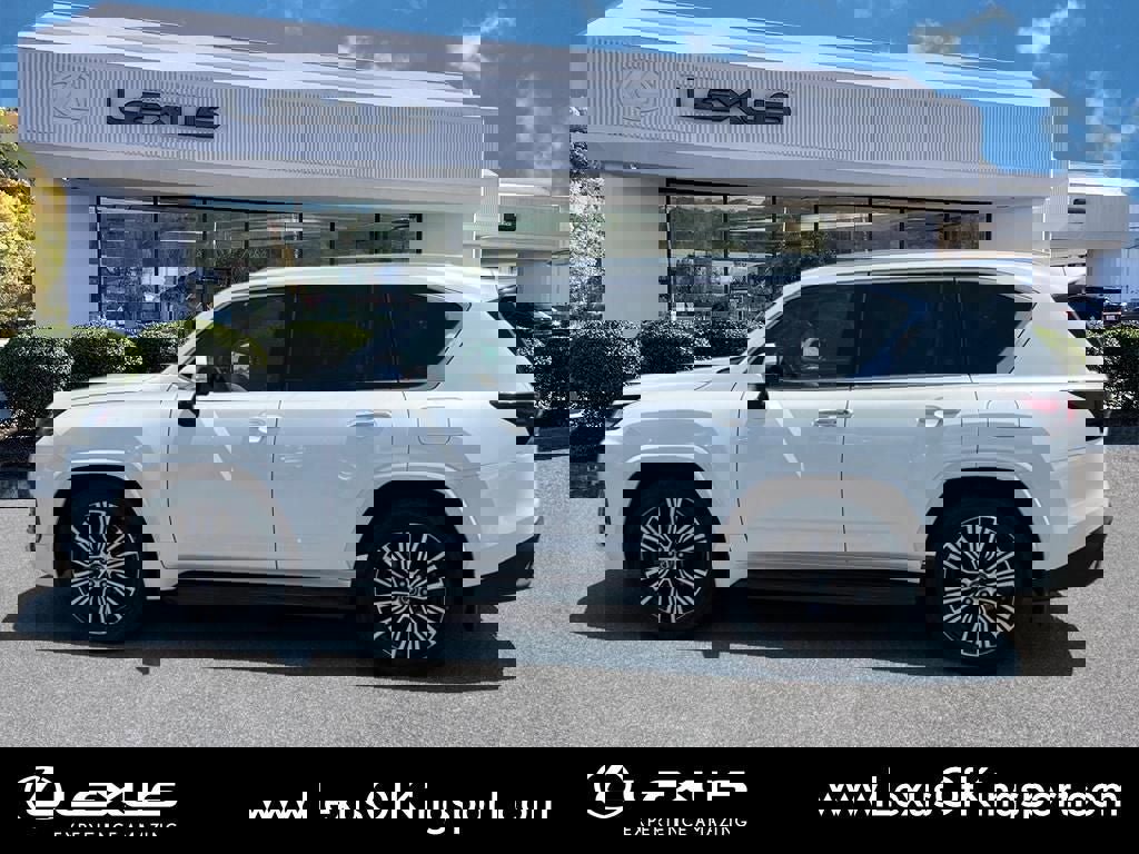 Used 2023 Lexus LX 600 4WD w/ Accessory Package (Z1) image 2