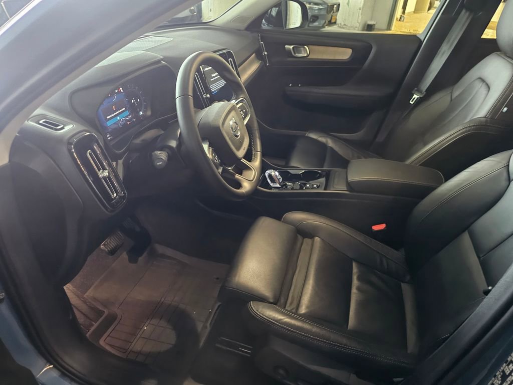 Certified 2023 Volvo XC40 B5 Plus w/ Protection Package Premier AWD/4WD image 17