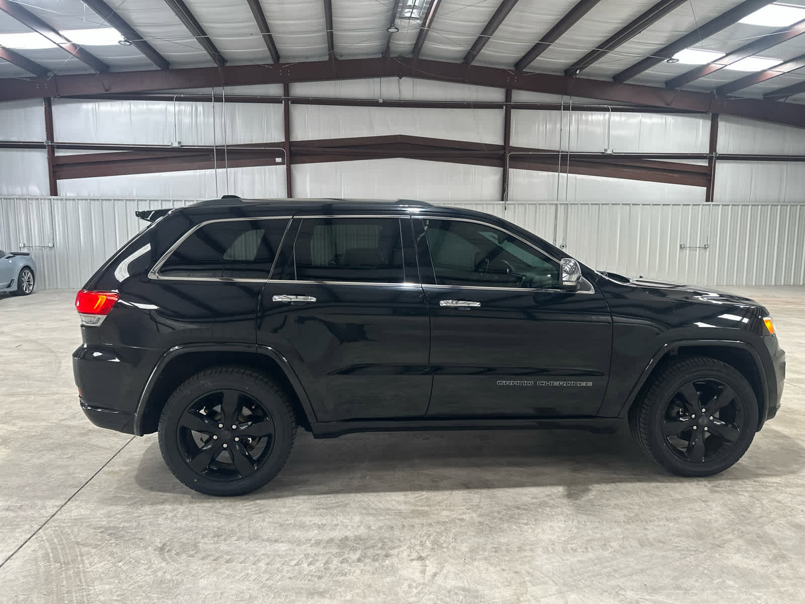 Used 2017 Jeep Grand Cherokee Overland AWD/4WD image 6