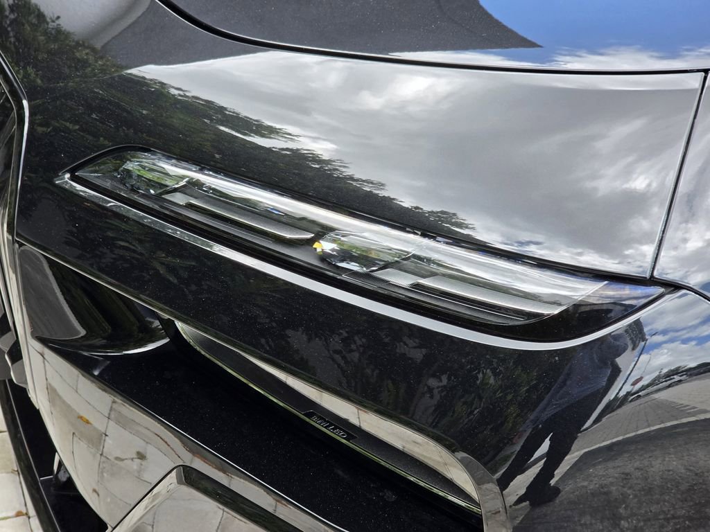 Used 2023 BMW 760i xDrive w/ Executive Package image 8