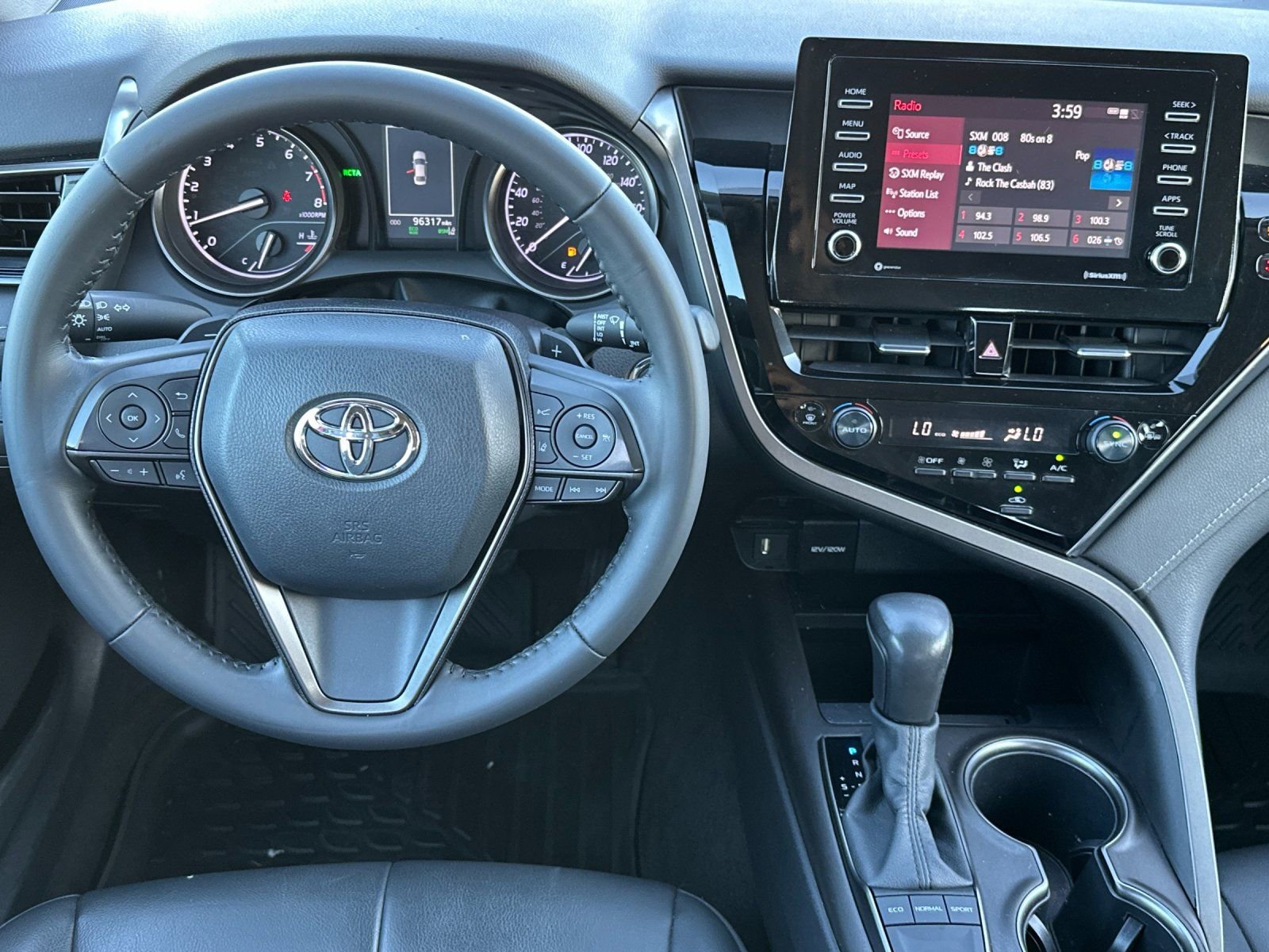 Used 2022 Toyota Camry SE w/ Convenience Package image 14