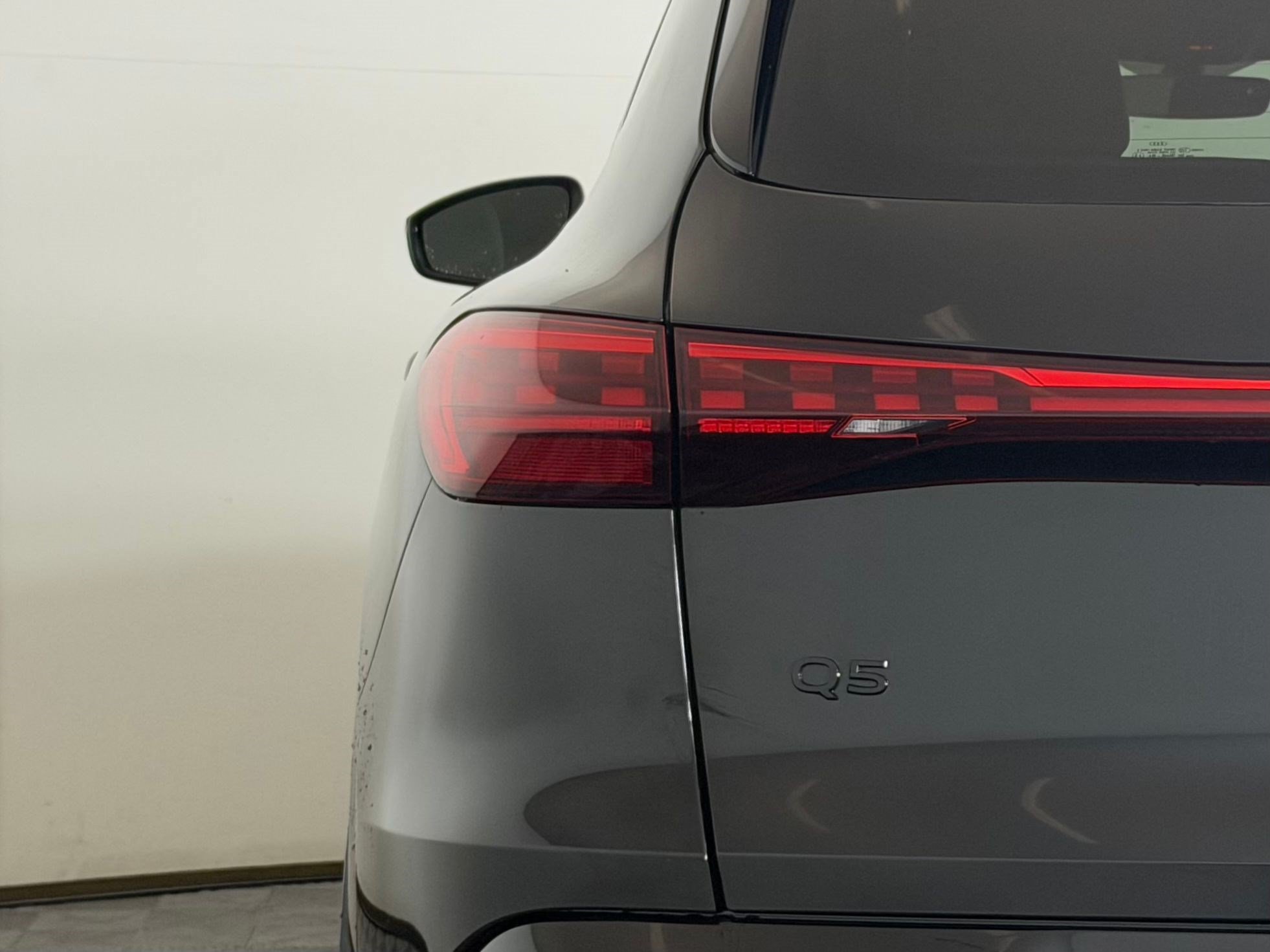 Used 2025 Audi Q5 Premium w/ Convenience Package AWD/4WD image 13