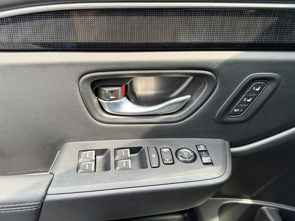 Used 2025 Honda Pilot Elite image 11