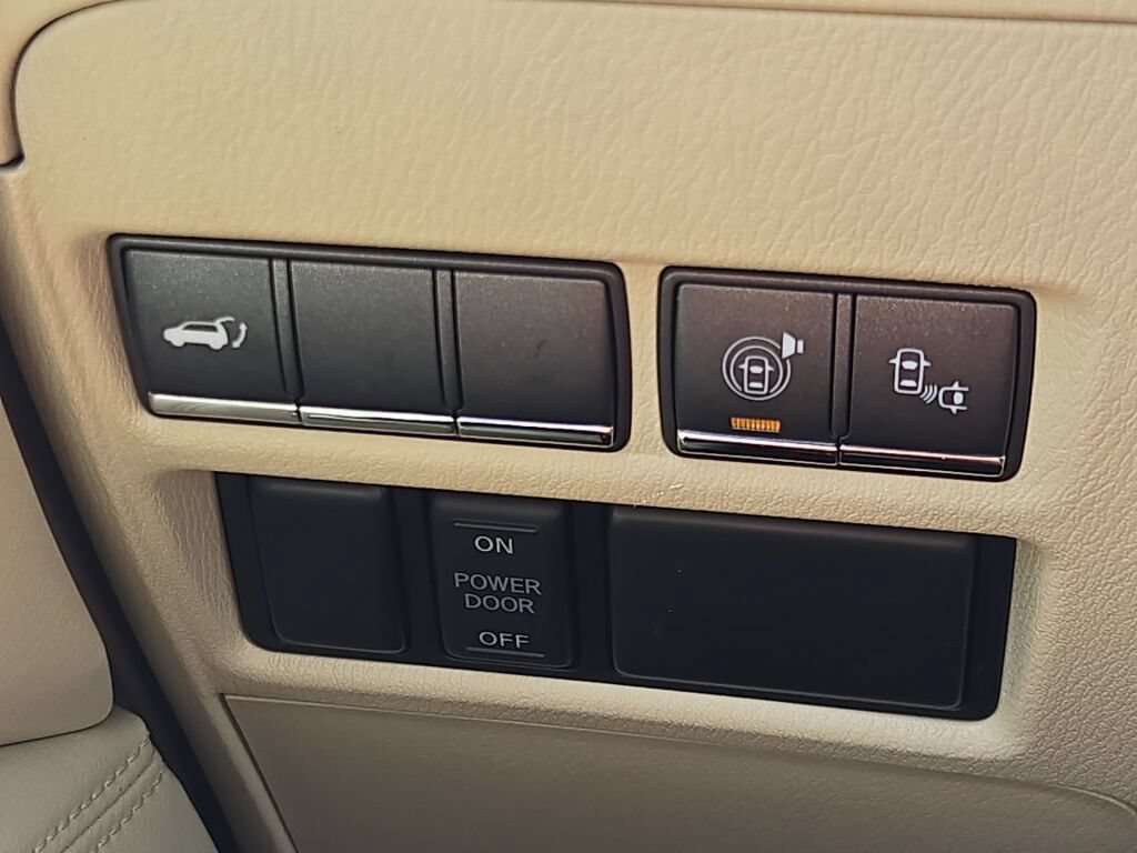 Used 2015 INFINITI QX80 4WD w/ Deluxe Technology Package image 22