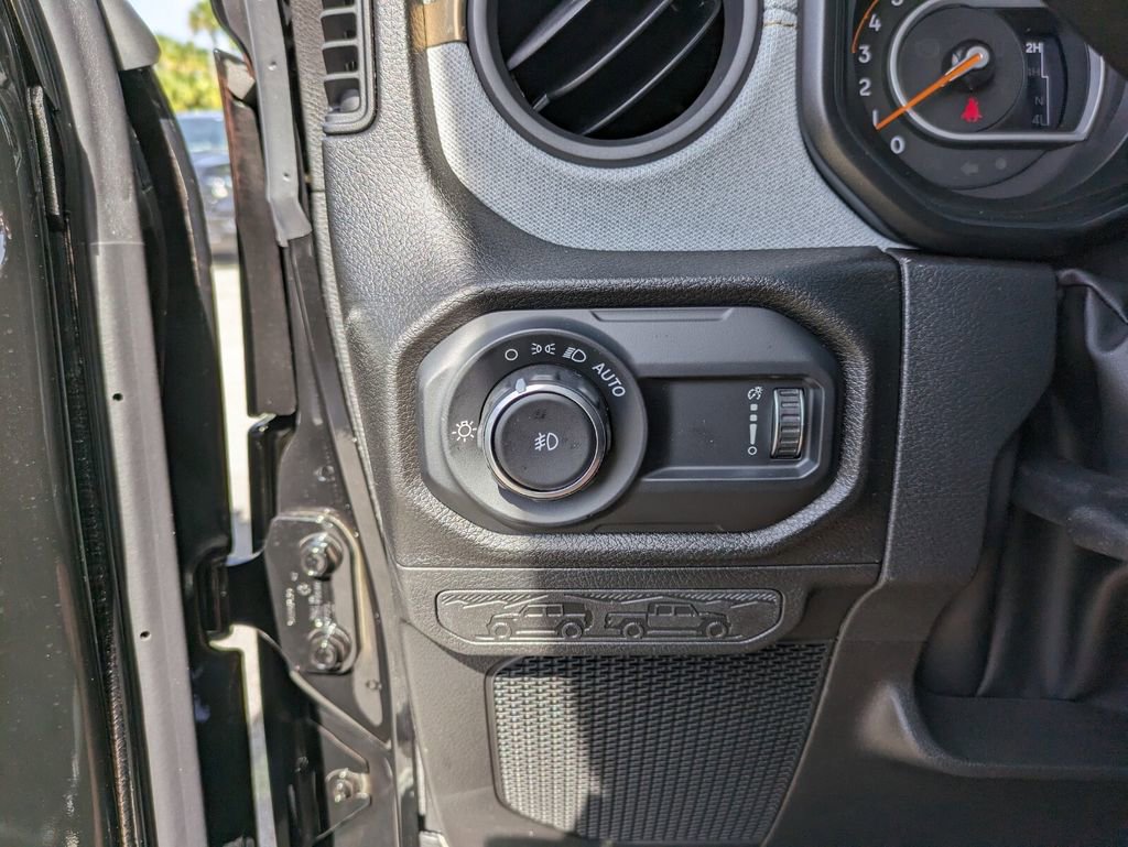 New 2024 Jeep Wrangler Willys AWD/4WD image 19