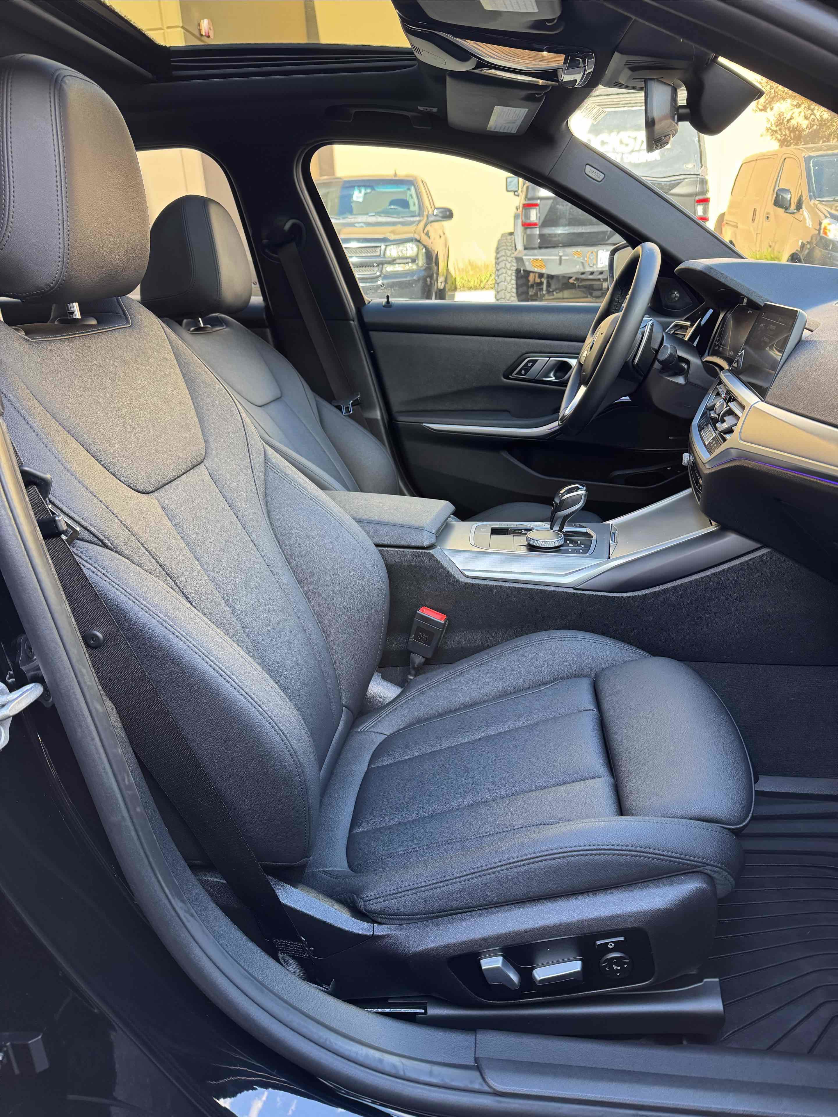 Used 2021 BMW 330e image 30