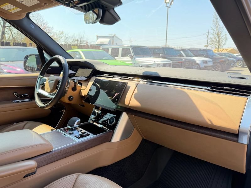 Used 2023 Land Rover Range Rover SE AWD/4WD image 32