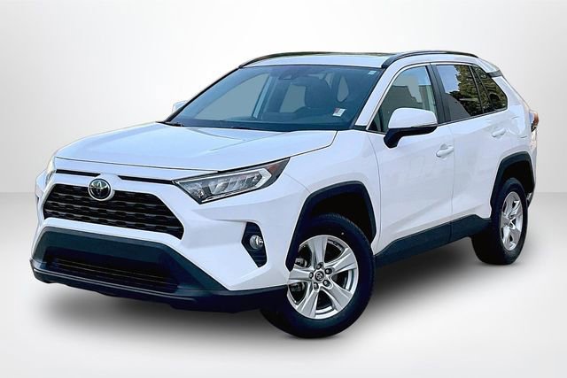 Used 2019 Toyota RAV4 XLE w/ Convenience Package FWD image 2