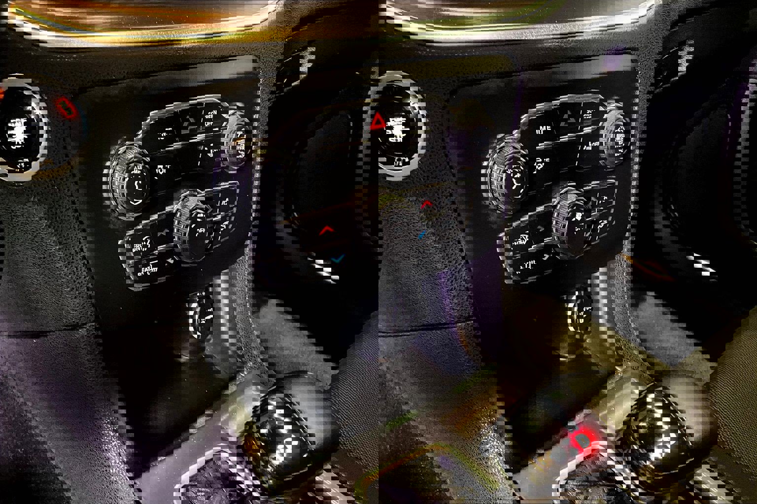 Used 2018 Dodge Charger SXT RWD image 15