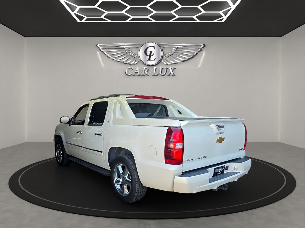Used 2012 Chevrolet Avalanche LTZ image 4