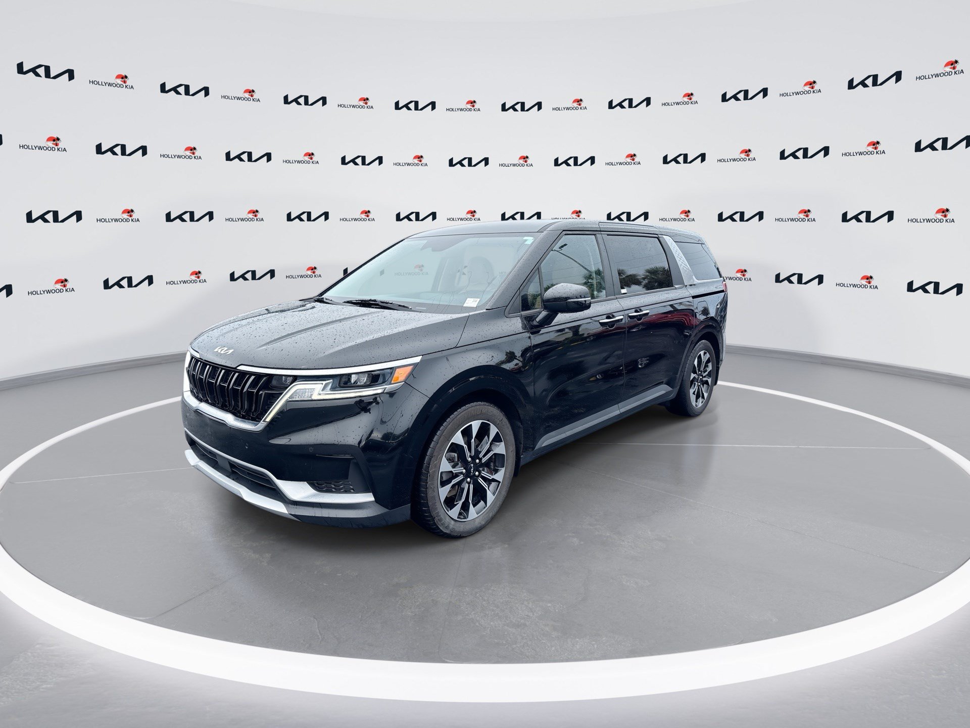 Used 2022 Kia Carnival EX FWD image 4