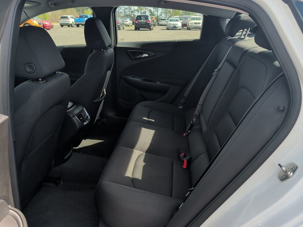 Used 2025 Chevrolet Malibu LT image 32