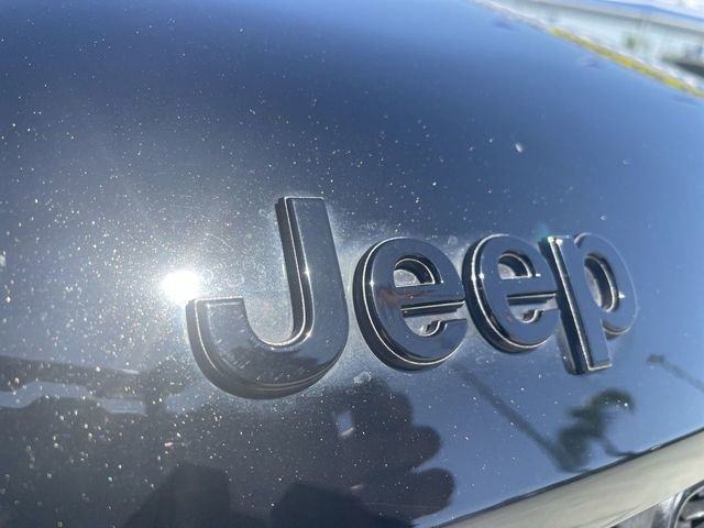 Used 2023 Jeep Grand Cherokee Altitude AWD/4WD image 30