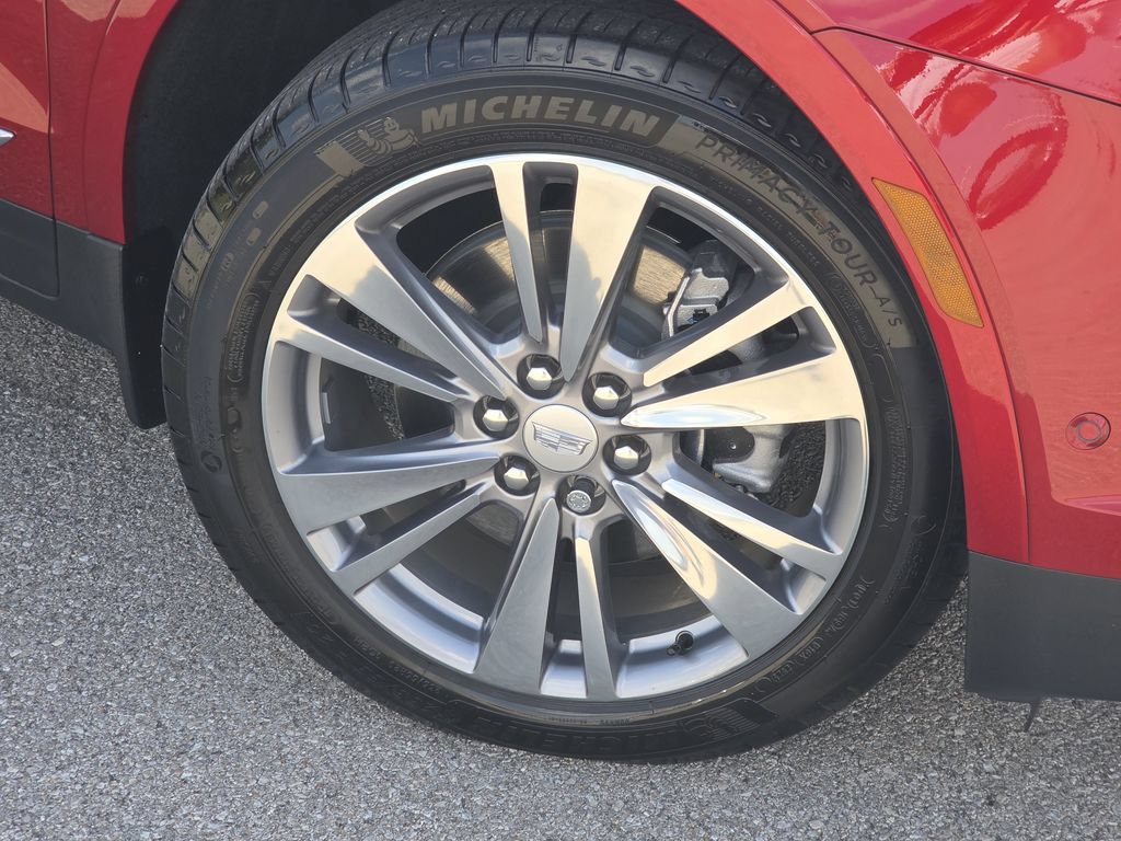 Used 2025 Cadillac XT5 Premium Luxury w/ Technology Package AWD/4WD image 6