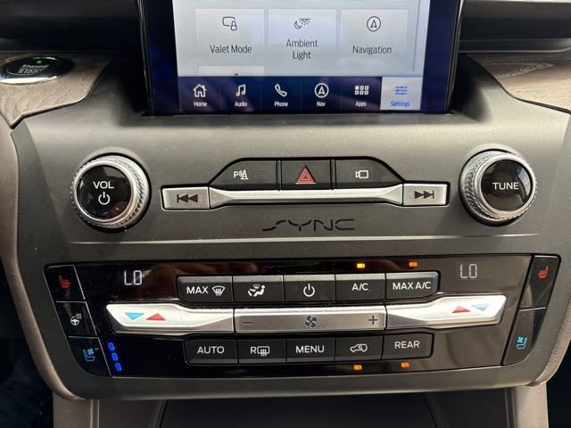 Used 2020 Ford Explorer Platinum w/ Premium Technology Package AWD/4WD image 13