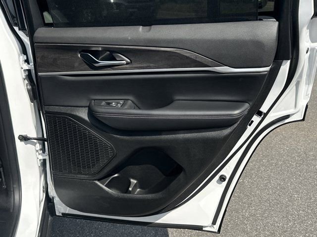 Certified 2025 Jeep Grand Cherokee Limited w/ Luxury Tech Group II image 21