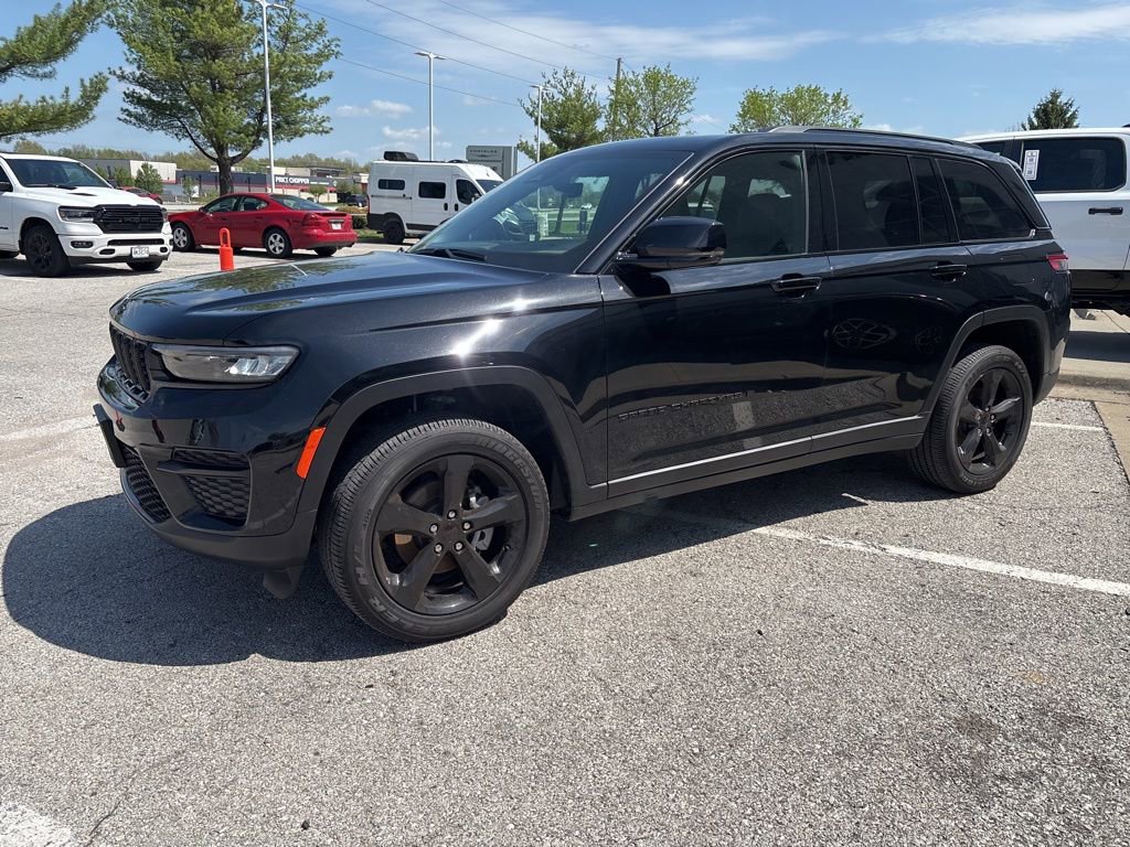New 2025 Jeep Grand Cherokee Altitude AWD/4WD image 14