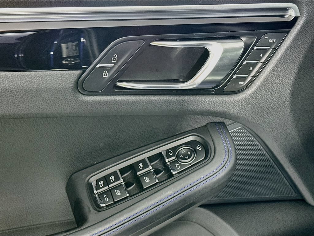 Certified 2024 Porsche Macan AWD/4WD image 20