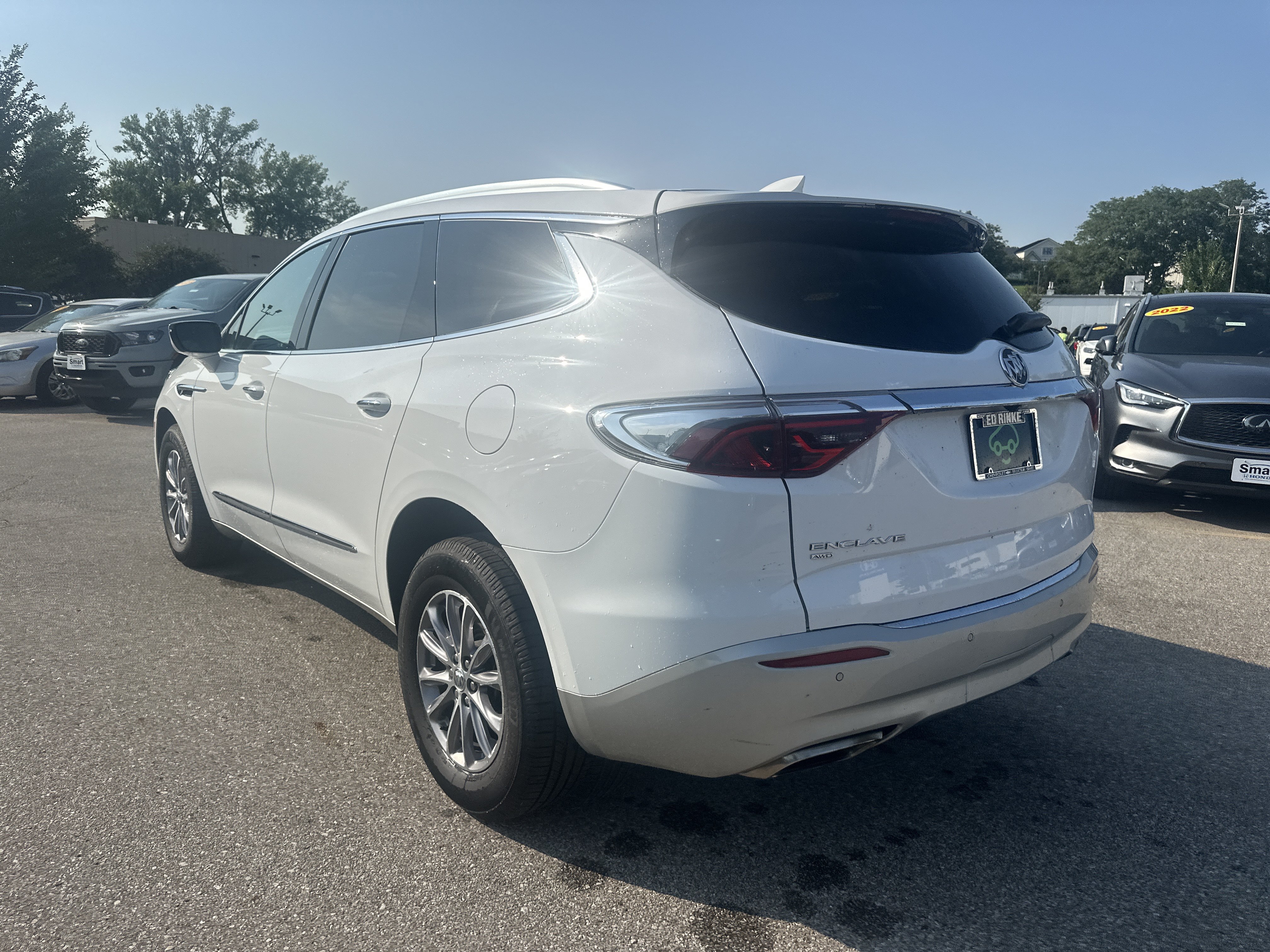 Used 2024 Buick Enclave Essence AWD/4WD image 5