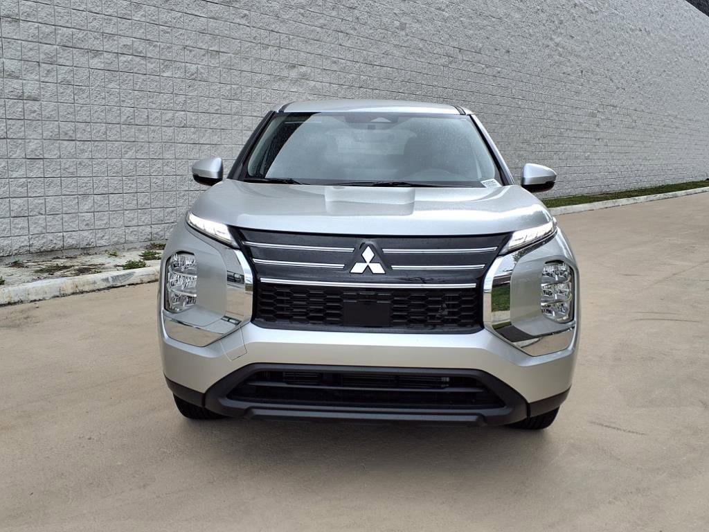 New 2025 Mitsubishi Outlander ES image 7