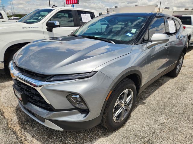 Used 2026 Chevrolet Blazer LT FWD image 3