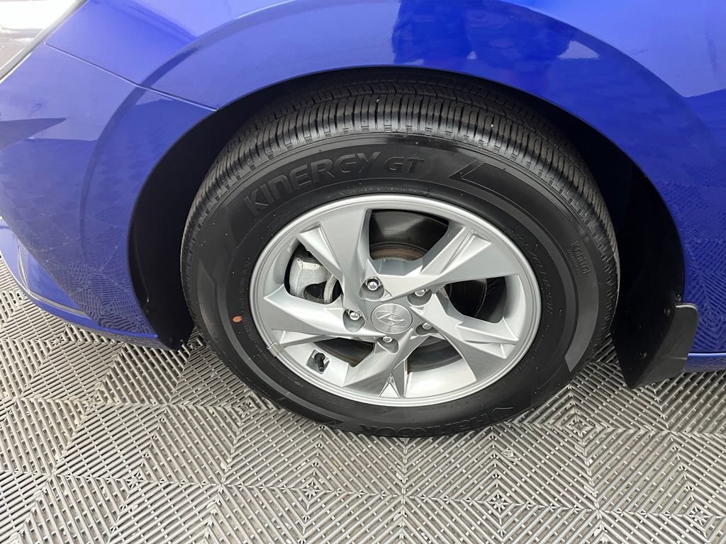 Used 2023 Hyundai Elantra SE FWD image 14