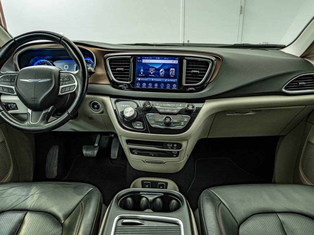 Used 2018 Chrysler Pacifica Touring-L Plus w/ Tire & Wheel Group FWD image 30