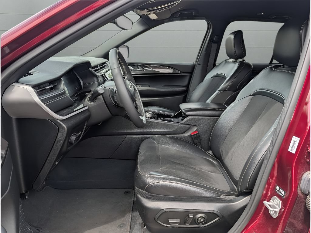 Used 2023 Jeep Grand Cherokee Altitude RWD image 14