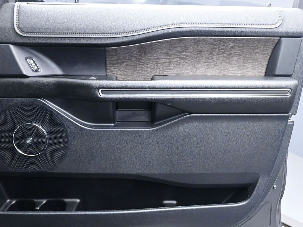 Used 2019 Ford Expedition Limited w/ Equipment Group 302A image 32