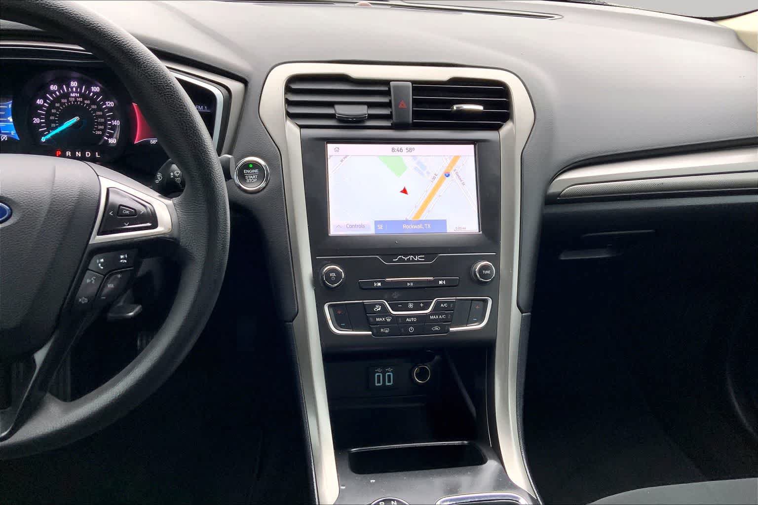 Used 2020 Ford Fusion SE FWD image 7