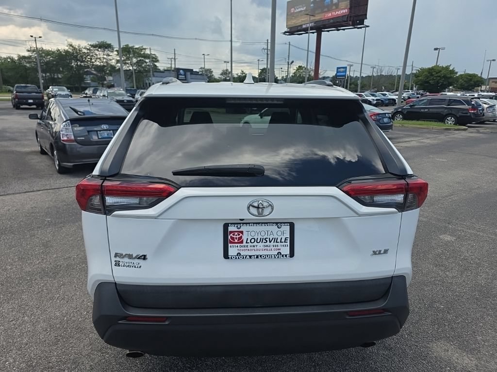 Used 2021 Toyota RAV4 XLE w/ Convenience Package FWD image 6