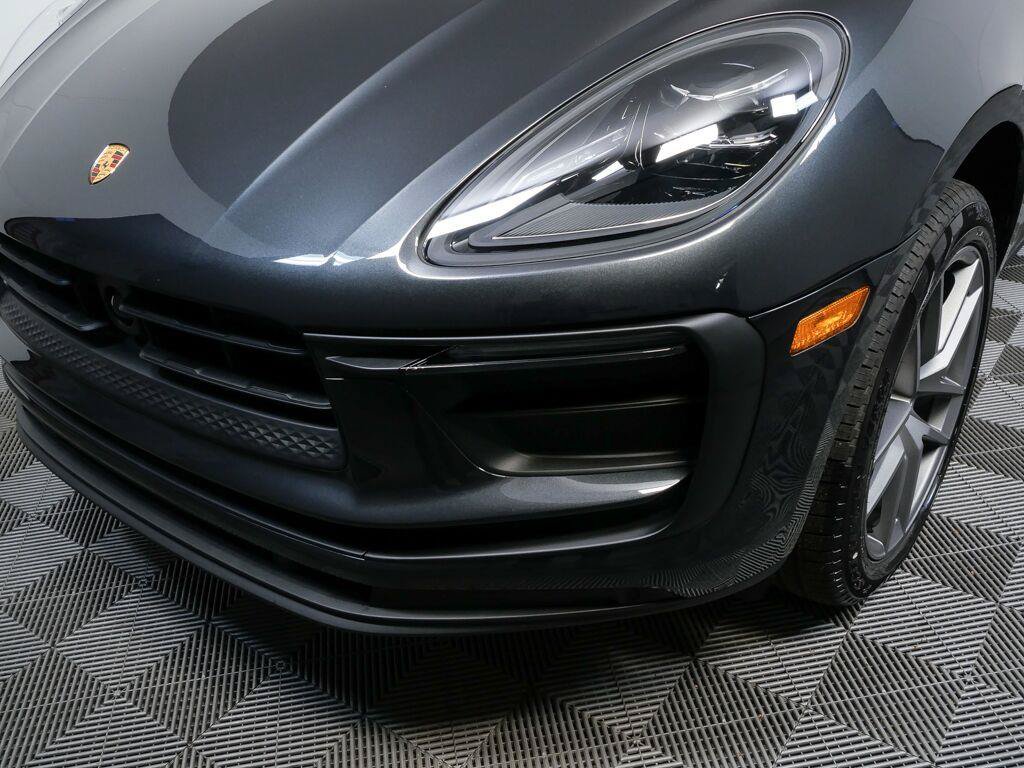 Certified 2026 Porsche Macan AWD/4WD image 35