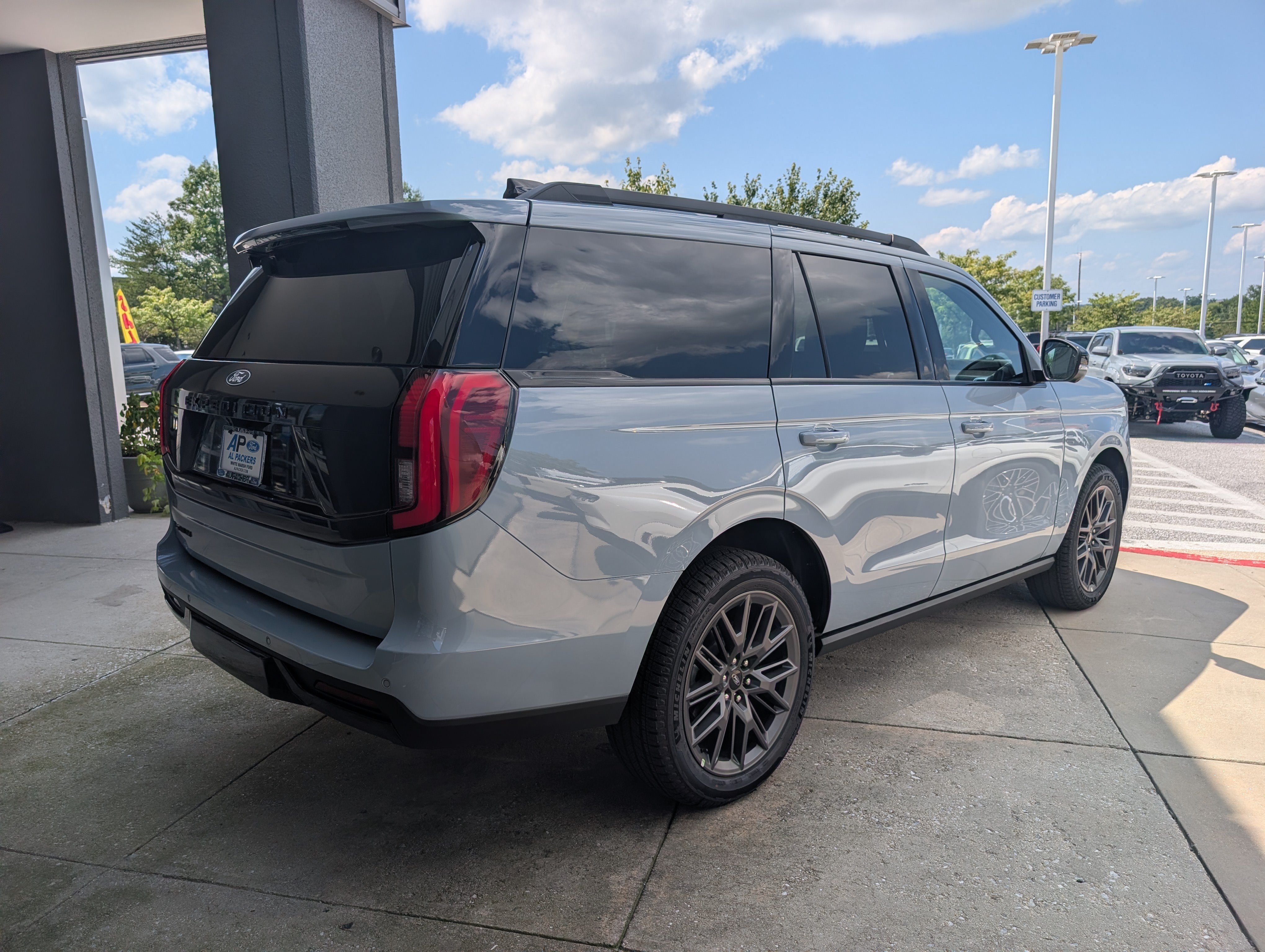 New 2027 Ford Expedition Platinum w/ Stealth Appearance Package AWD/4WD image 2