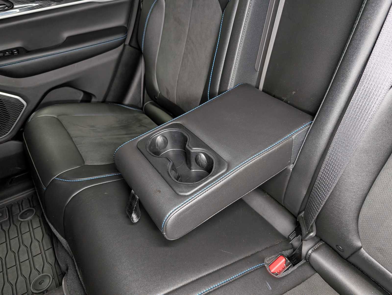 Used 2024 Jeep Grand Cherokee Trailhawk image 27