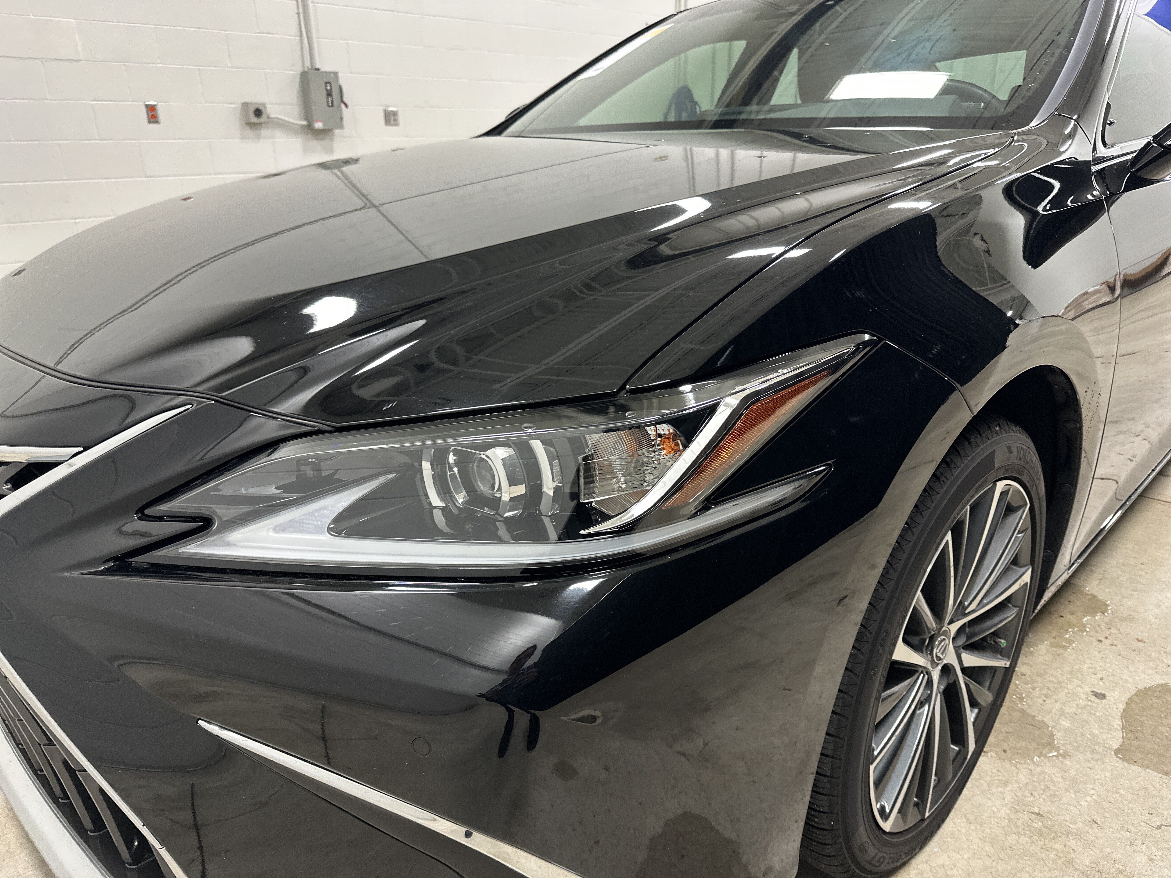 Certified 2025 Lexus ES 350 w/ Premium Package FWD image 6