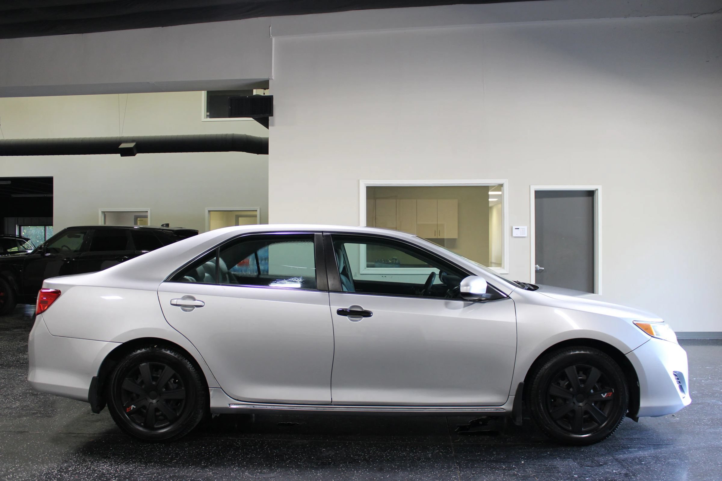 Used 2012 Toyota Camry LE FWD image 2