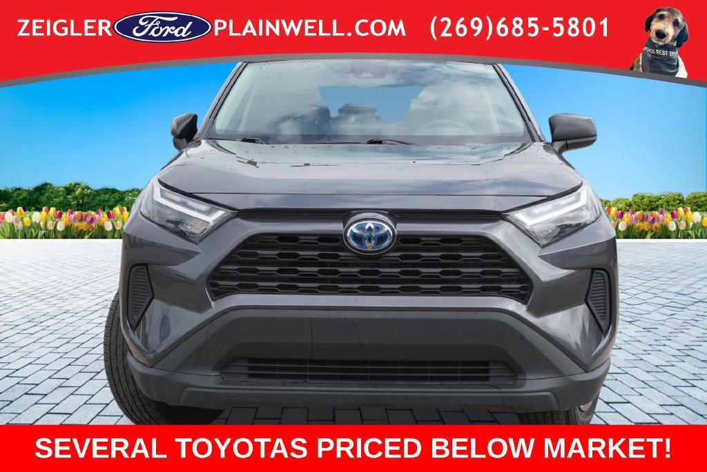 Used 2024 Toyota RAV4 LE AWD/4WD image 8