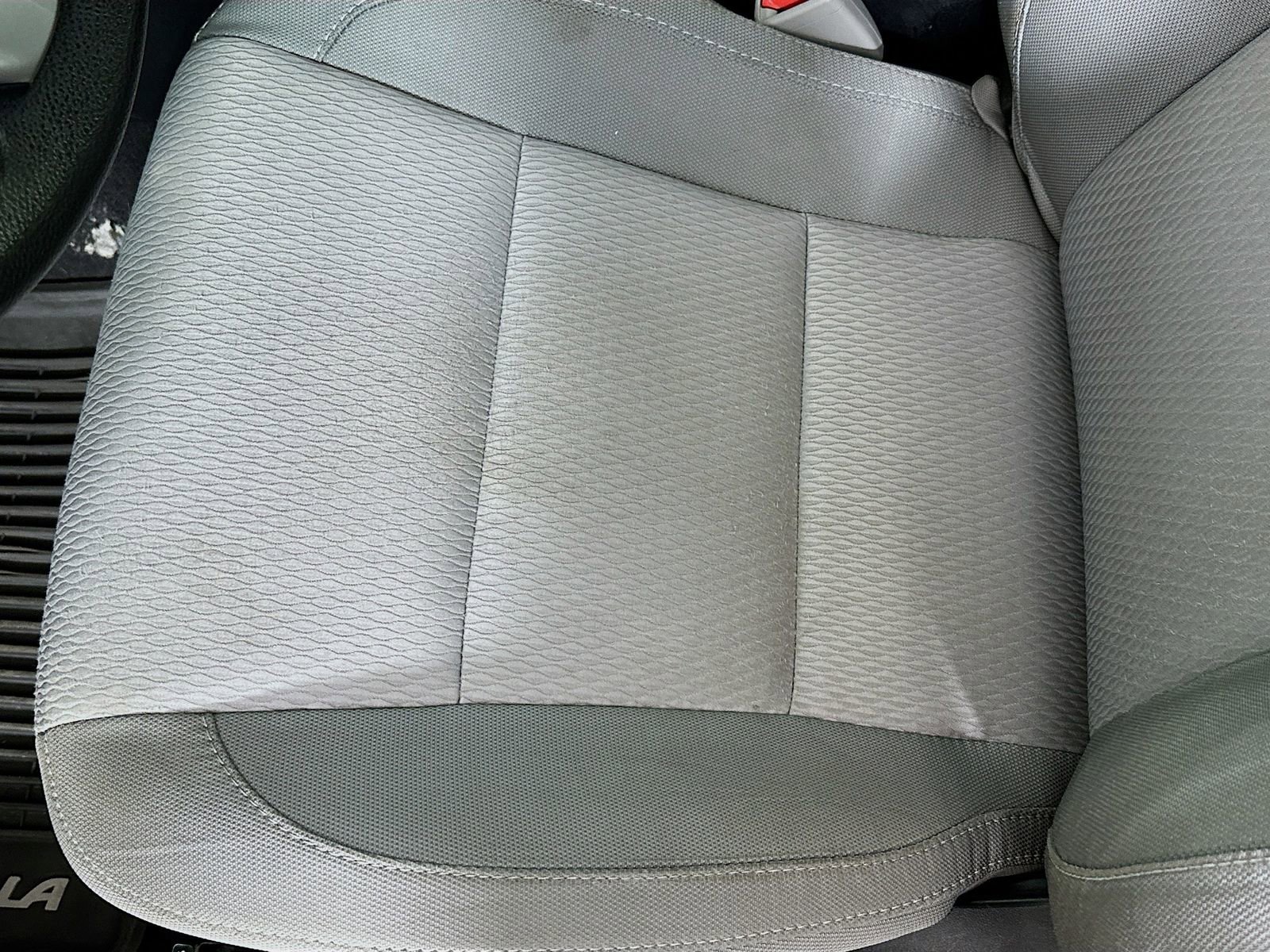 Used 2014 Toyota Corolla LE FWD image 18