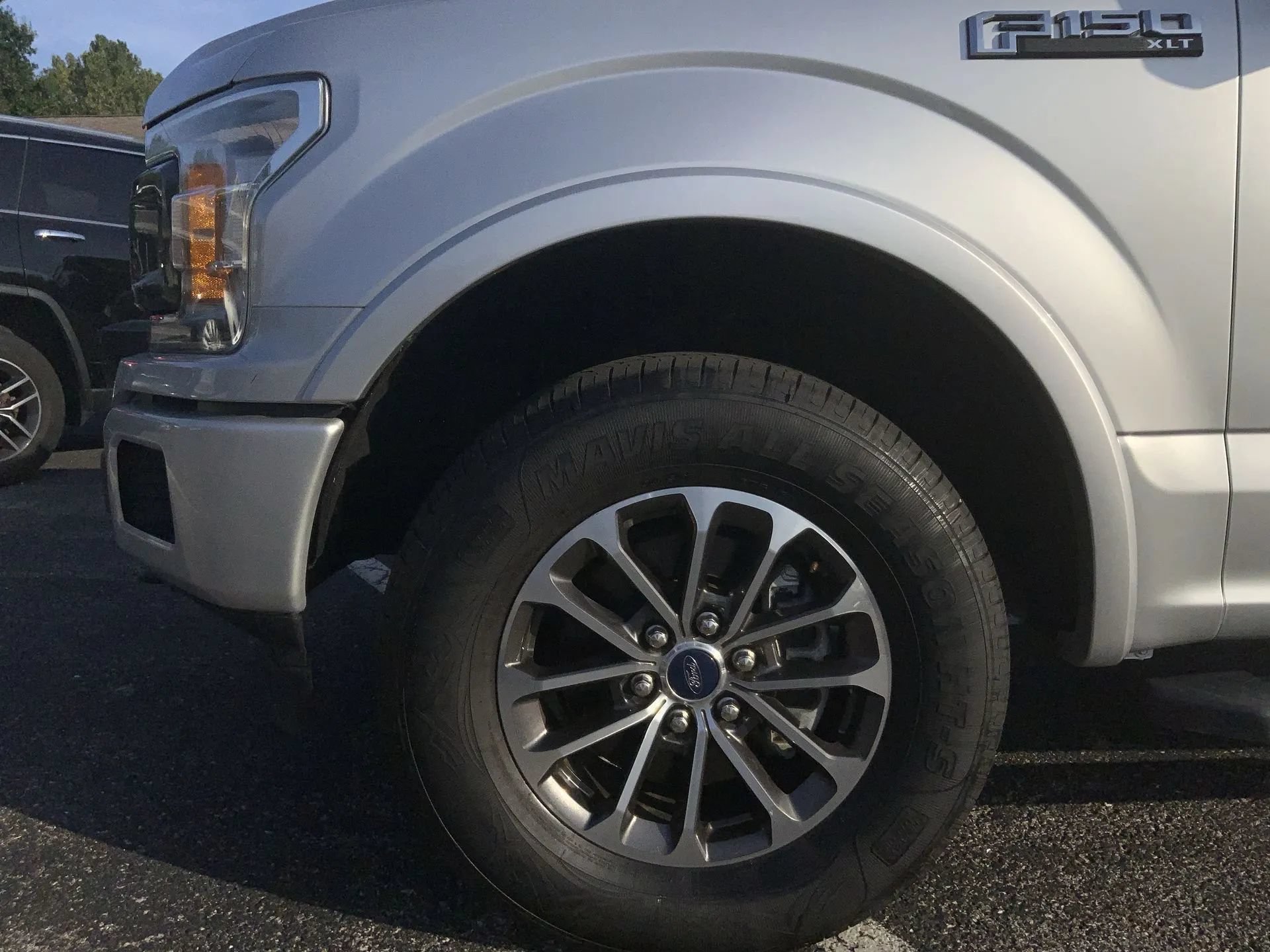 Used 2019 Ford F150 XLT w/ Equipment Group 302A Luxury AWD/4WD image 18