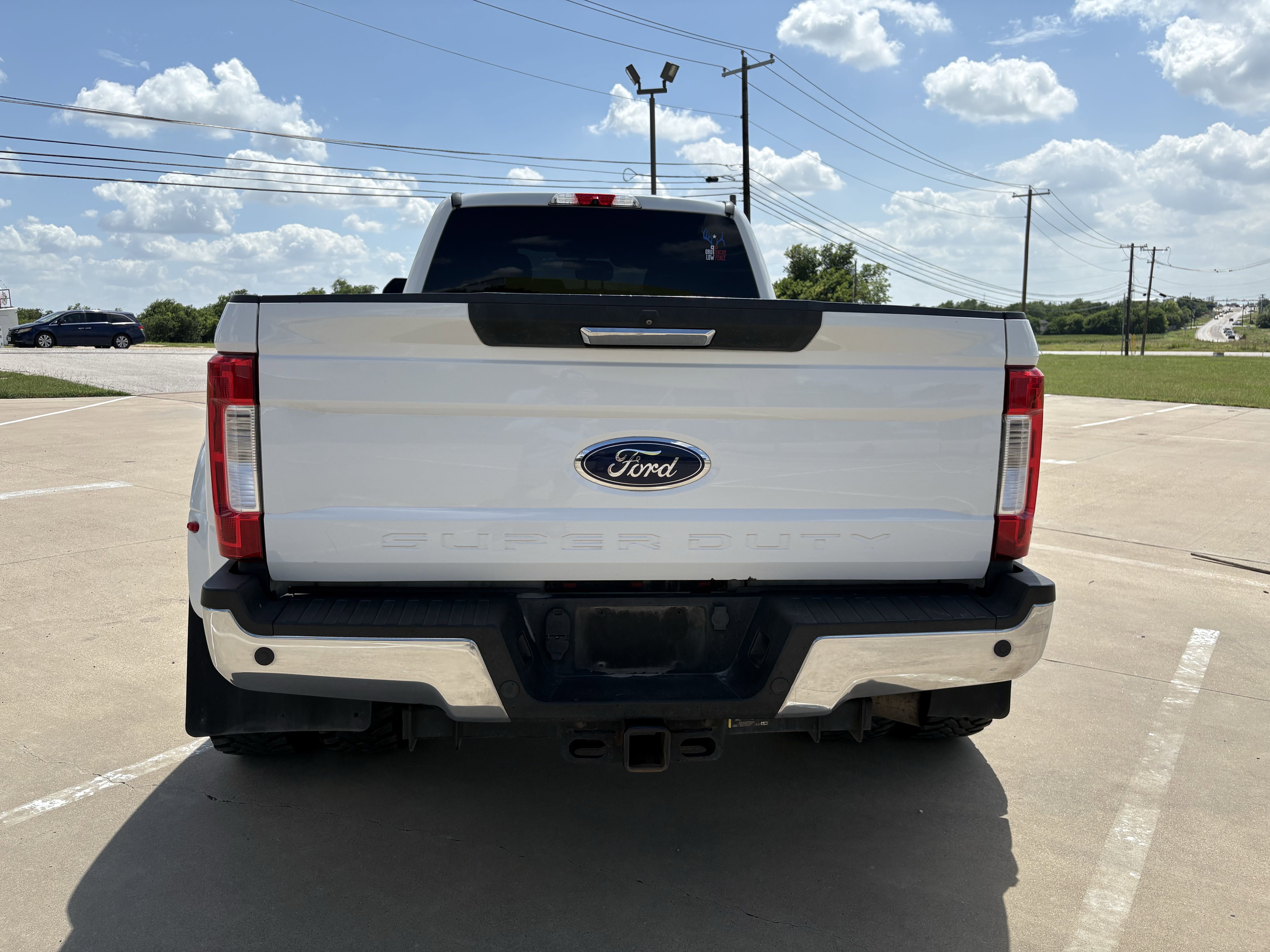 Used 2018 Ford F350 XLT w/ XLT Premium Package AWD/4WD image 4