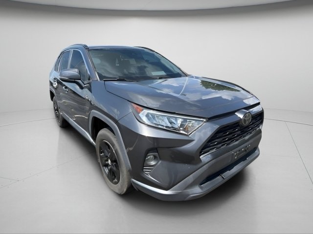 Used 2020 Toyota RAV4 XLE AWD/4WD image 5