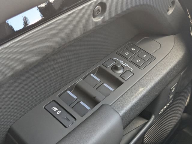 New 2026 Land Rover Defender 110 OCTA AWD/4WD image 21
