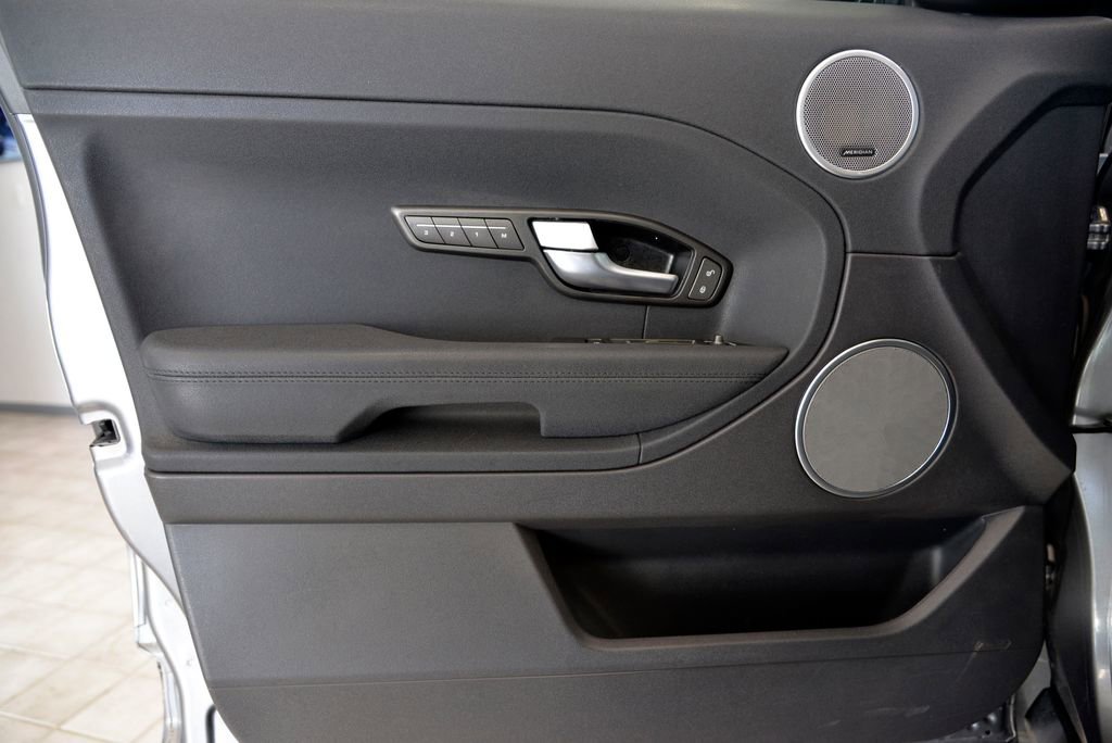 Used 2015 Land Rover Range Rover Evoque Pure image 14