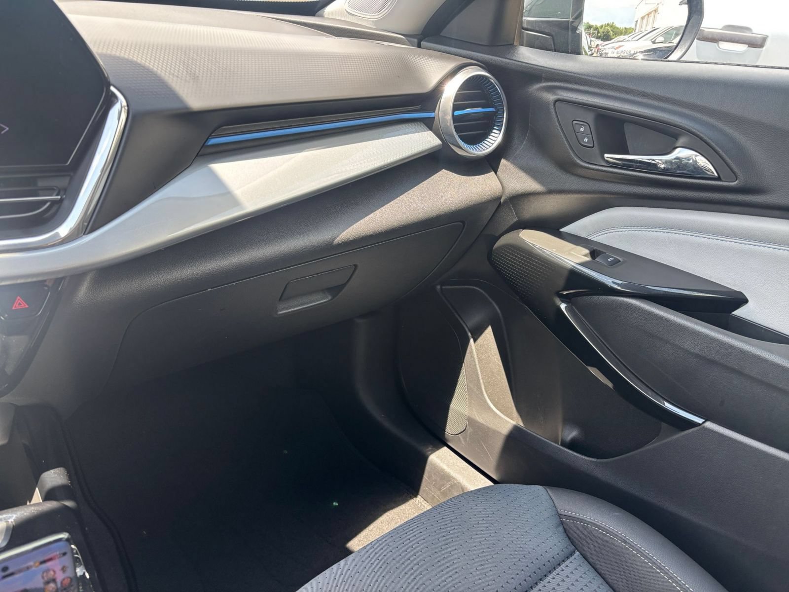 Used 2025 Chevrolet Trax LT FWD image 34