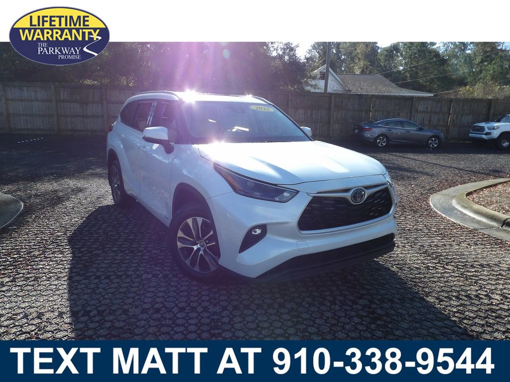 Used 2022 Toyota Highlander XLE image 1
