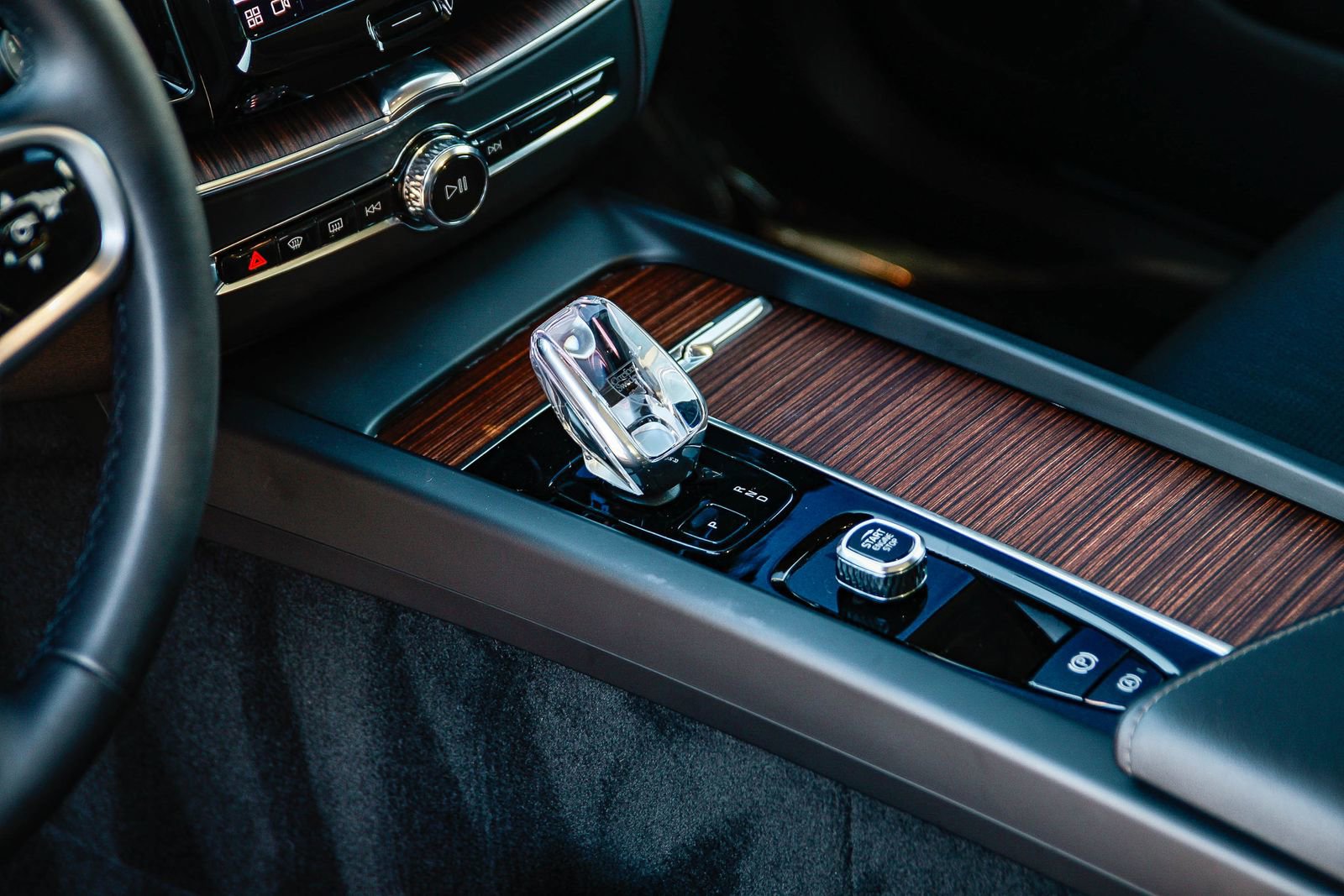 Used 2023 Volvo XC60 B5 Ultimate w/ Climate Package image 22