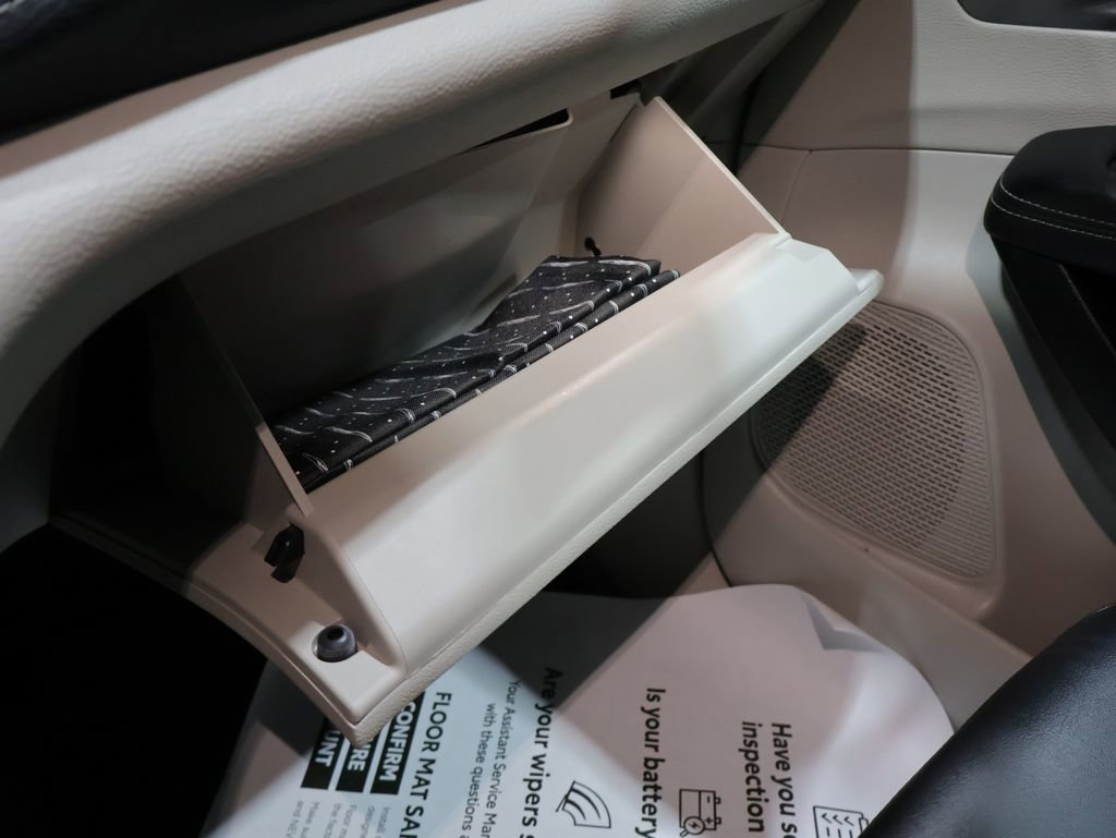 Certified 2024 Chrysler Pacifica Select image 39